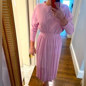 Super flattering spring dress, great for weddings!